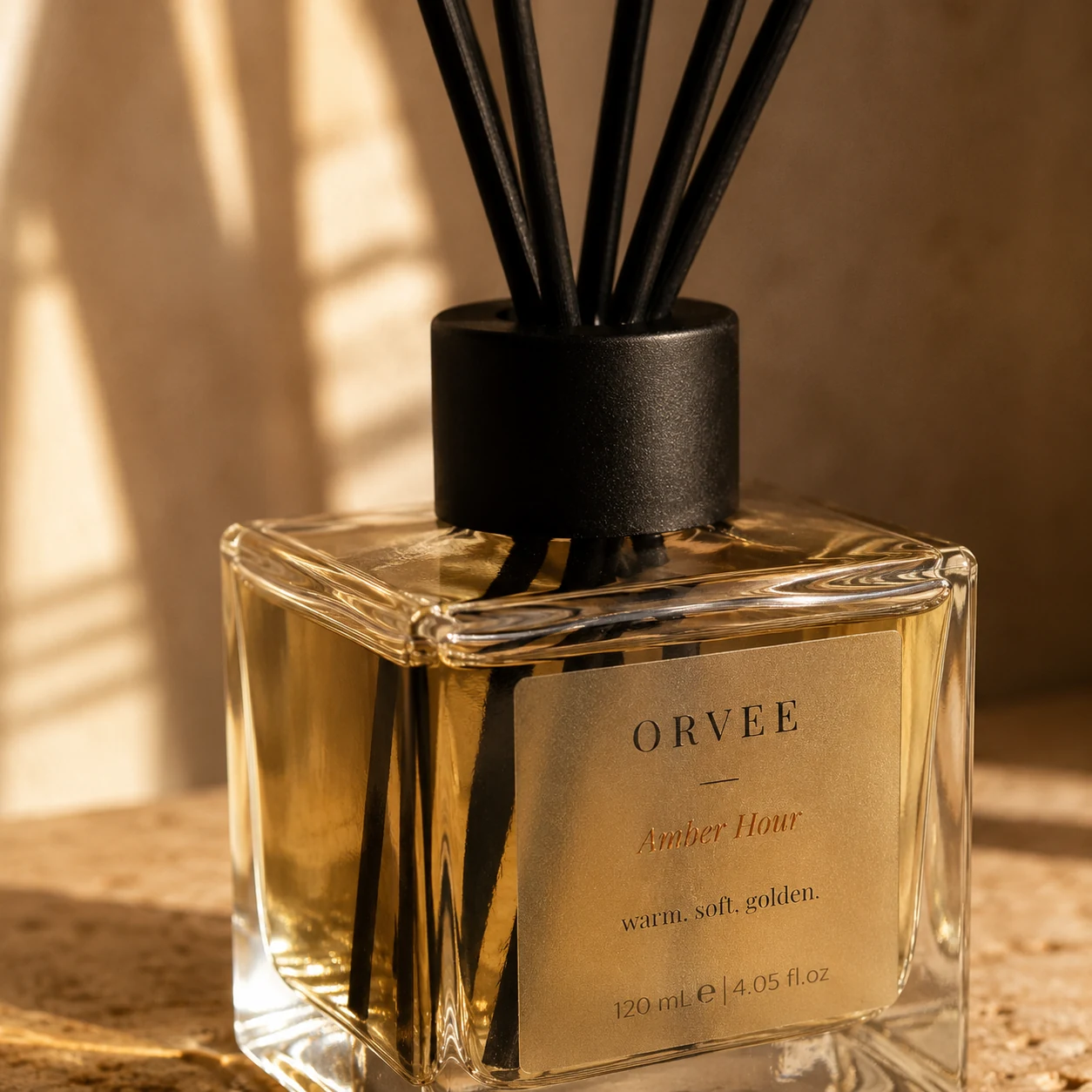 ORVEE Amber Hour yakın çekim etiket ve cam dokusu